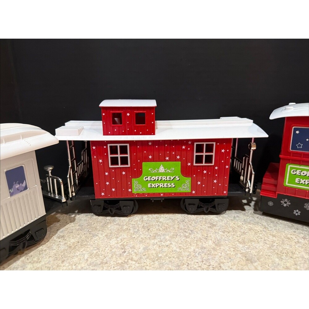 Geoffrey's Express Battery Powered Large Holiday Train 3 cars. tested and works - Picture 3 of 7